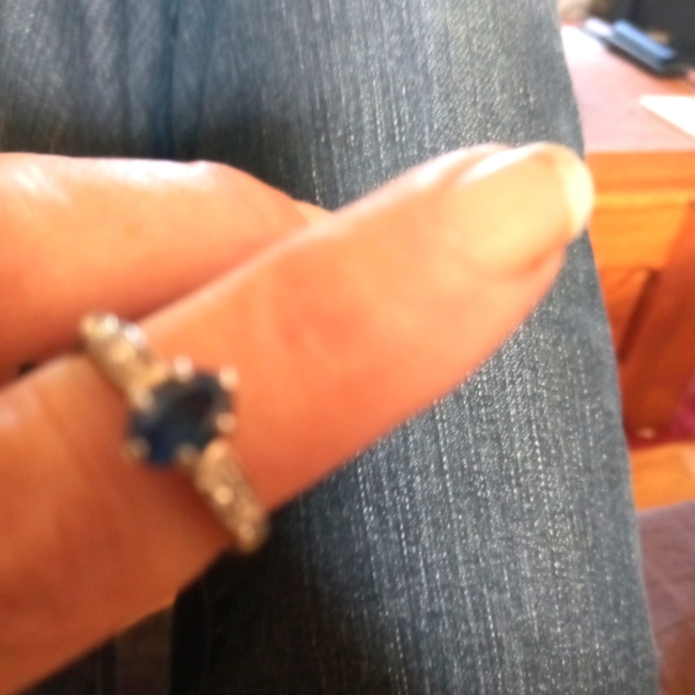 Blue sapphire ring